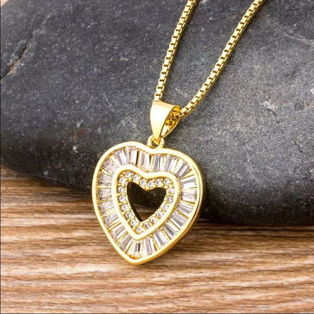 Gorgeous Gold Heart Necklace - Picture 1 of 5